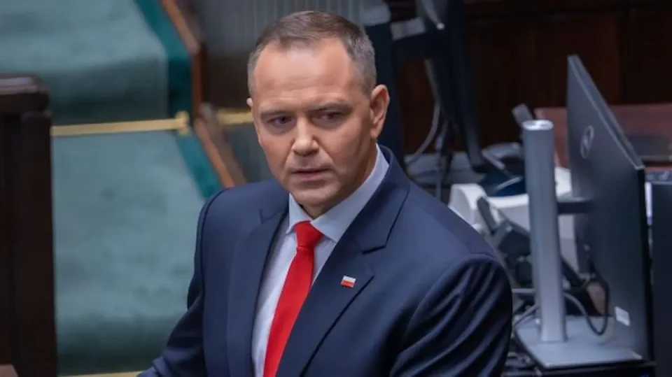 ПОРАДИ ЛАЖНА ДОЈАВА: Пожарникари упаднаа во станот на полскиот претседател