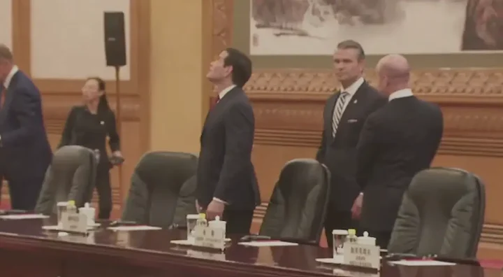 (ВИДЕО) ХИТ НА ИНТЕРНЕТ: Реакцијата на Рубио на таванот во Пекинг