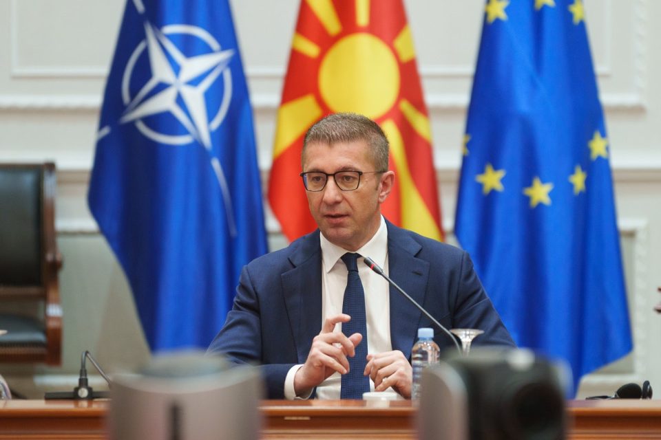 Мицкоски: Нема да има повластени, новиот закон за пушење ќе се спроведува на целата територија на државата