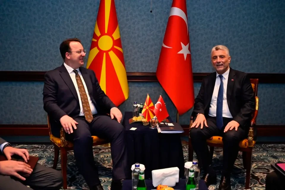 Средба на вицепремиерот Николоски со министерот за трговија Болат и министерот за транспорт Уралоглу во Истанбул: Македонија и Турција продолжуваат да градат силно партнерство засновано на заедничка визија за економски развој