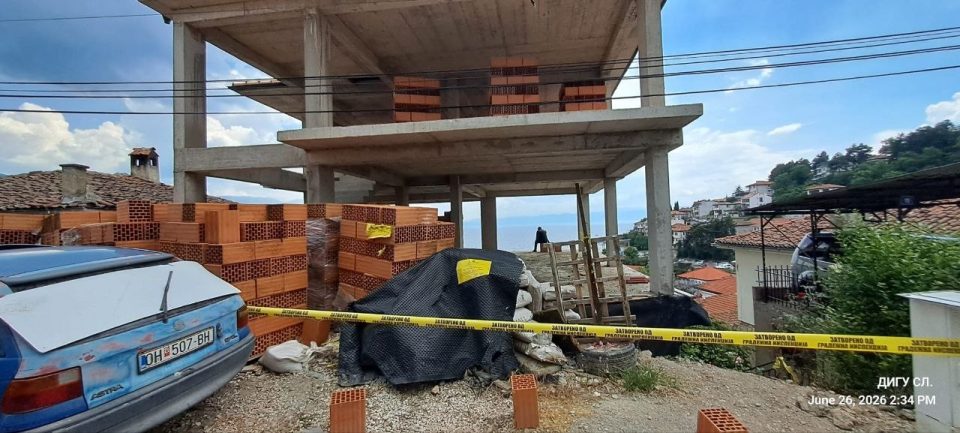 Уривање на нелегален објект во градското јадро на Охрид: Министерството за транспорт останува силно посветено на борбата против нелегалните објекти
