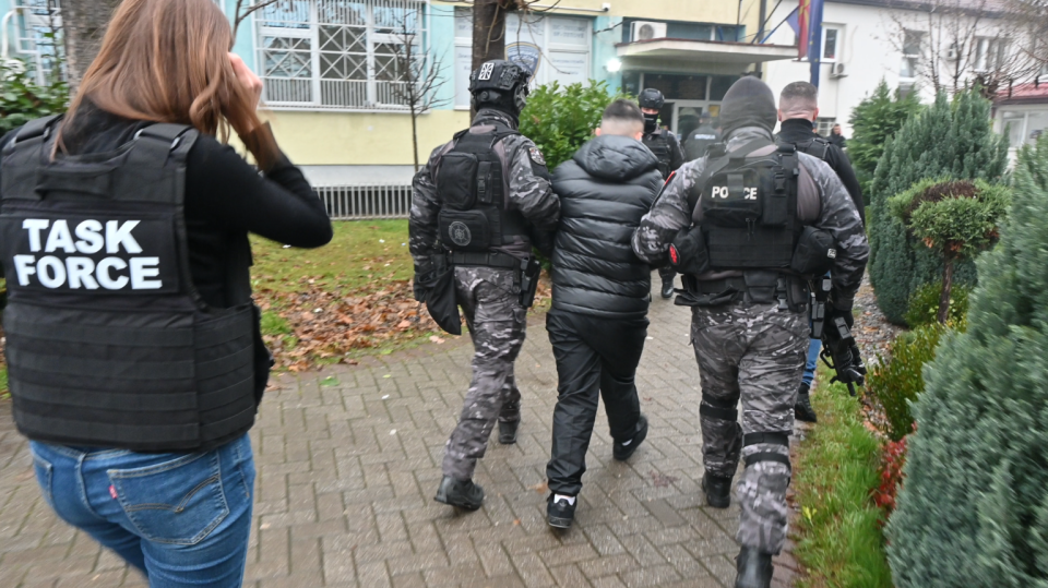 Акција на АНБ и МВР: Разбиена група поврзана со меѓународна терористичка мрежа, две лица завршиле во притвор