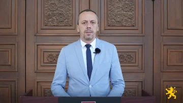 Петрушевски: Слугата на официјална Софија, Филипче, се фаќа за сламката Бугари во Устав со што покажува дека нема крај на неговите лични интереси