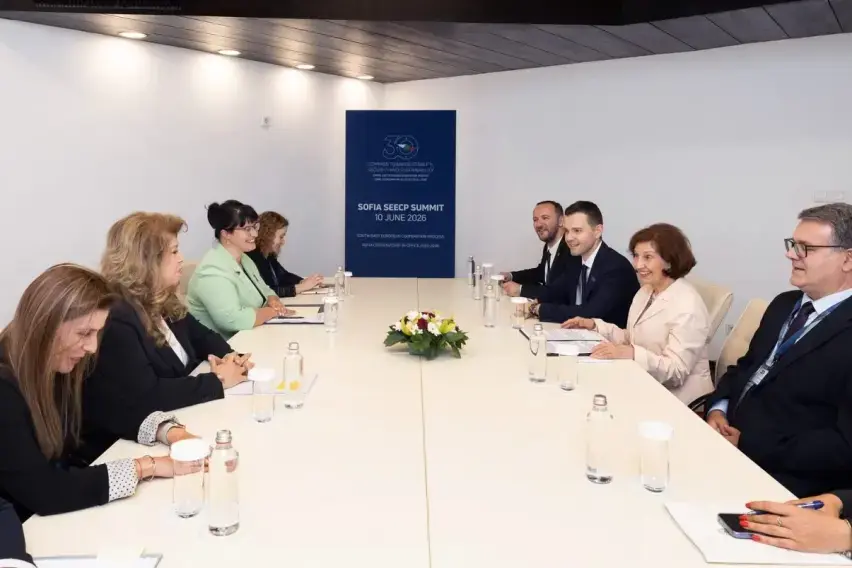 СИЉАНОВСКА-ДАВКОВА И МУЦУНСКИ СЕ СРЕТНАА СО ЈОТОВА: Да продолжиме да разговараме и за тешките прашања