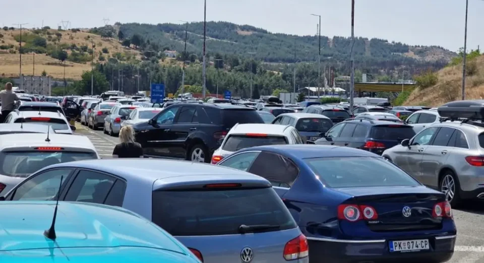 Влез во Грција привремено ќе може и без земање биометриски податоци