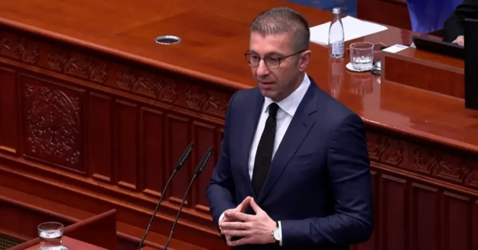 МАКЕДОНИЈА ЌЕ ВЕ ПОБЕДИ ВАС И ВАШИТЕ БЛОКАДИ: Мицкоски тврди дека се кочи европскиот напредок и реформите