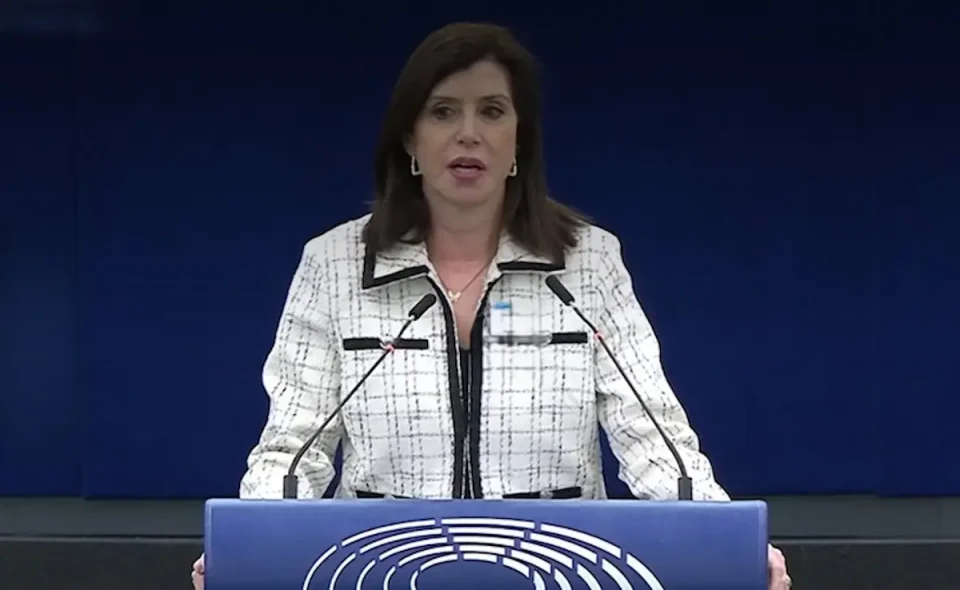 Поранешна европратеничка на Нова демократија и уште три лица осудени за неовластено користење мејлови на Грци кои живеат во странство