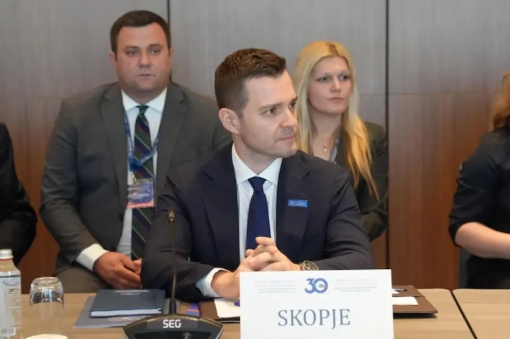 Муцунски со порака од Софија: Не преговараме за идентитетот, јазикот и историјата
