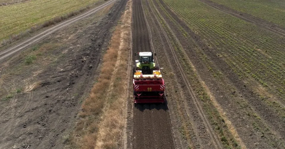 ЕУ ПОДГОТВУВА 500 МИЛИОНИ ЕВРА ПОМОШ: Земјоделците ќе добијат поддршка поради поскапувањето на ѓубривата