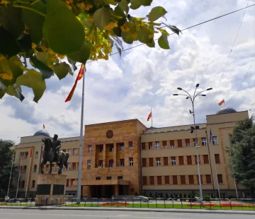 КОМИСИЈАТА ДАДЕ ЗЕЛЕНО СВЕТЛО: Предлог-законот за правична застапеност продолжува во Собранието