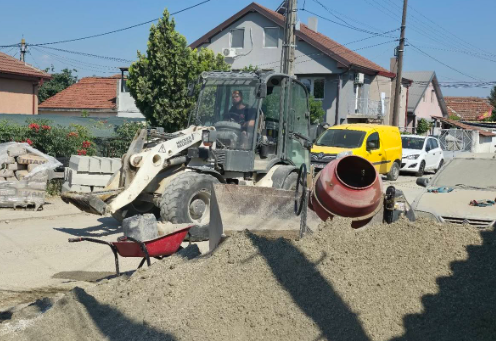 Интензивно се работи на повеќе локации низ Аеродром: Реконструкција и санација на улици, поставување нова урбана опрема, уредување на детски игралишта
