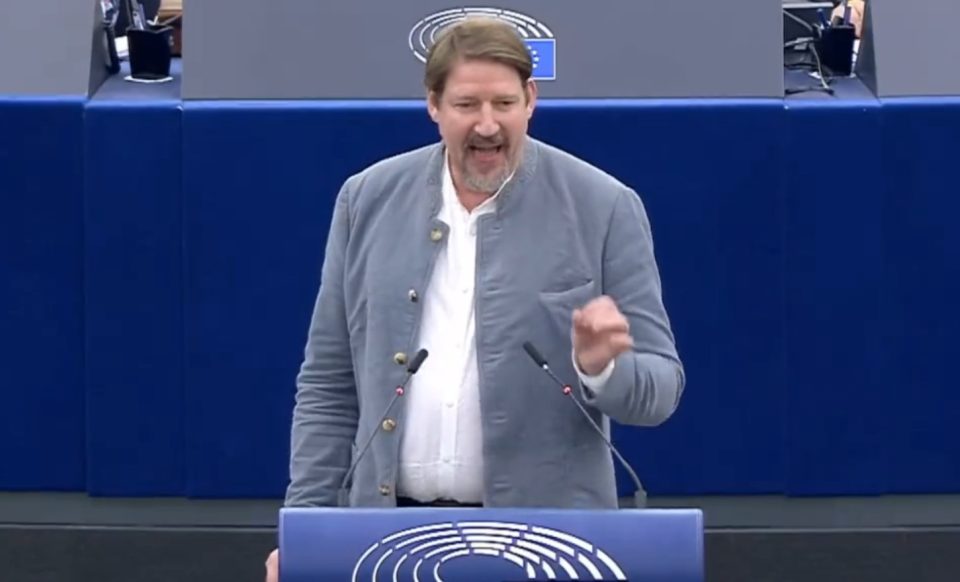 АМАНДМАН ШТО ЈА РАЗБРАНУВА СОФИЈА: Вајц бара Вториот протокол да исчезне од извештајот за Македонија, а напредокот на земјата да се награди