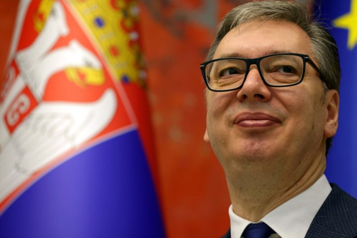 ВУЧИЌ НАЈАВИ ОСТАВКА И ИЗБОРИ ЗА НЕКОЛКУ МЕСЕЦИ: Веќе ги пакувам книгите од претседателскиот кабинет