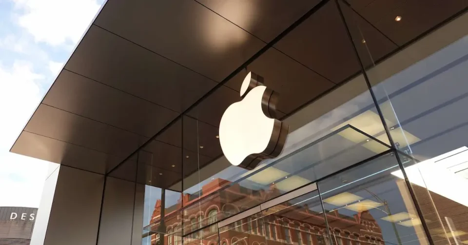 APPLE СО РЕКОРДЕН ПРОФИТ, НО СО ПРЕДУПРЕДУВАЊЕ: Продажбата на iPhone расте, но недостигот на чипови создава проблеми