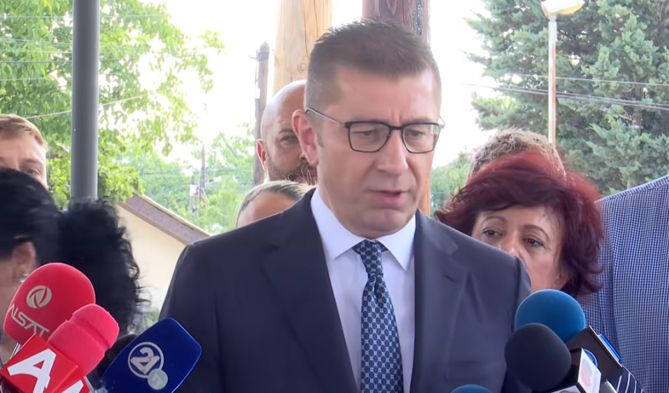 (ВО ЖИВО) Изјава за медиуми на претседателот на Владата, Мицкоски од посетата на Општина Кисела Вода