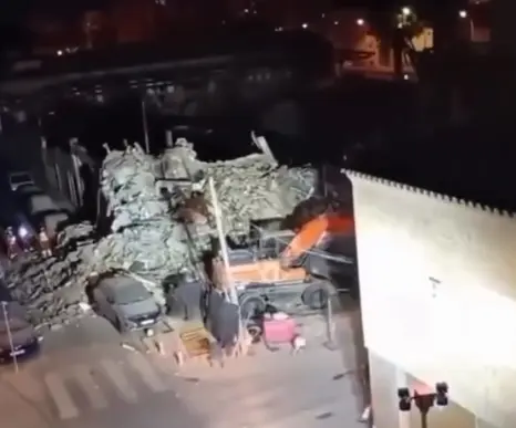 (ВИДЕО) ДРАМАТИЧНО УРИВАЊЕ ЗГРАДА ВО ШПАНИЈА: Жителите навреме забележале пукнатини и се евакуирале