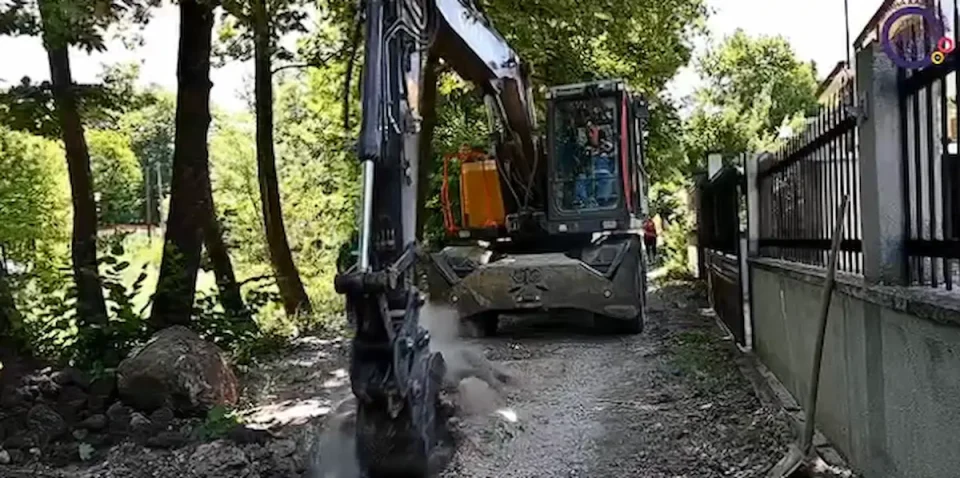 (ВИДЕО) ПРОЕКТ ВРЕДЕН МИЛИОН ЕВРА: Поставена нова водоводна и канализациона мрежа во месноста Моклиште, информира Јанчев