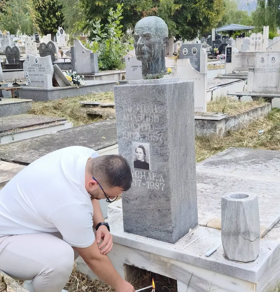 ВЕЧНА СЛАВА ПРЕТСЕДАТЕЛЕ, ИДЕАЛИТЕ ТВОИ СЕ ЗАКЛЕТВИ МОИ: Јане Ченто на вечно почивалиште на прадедото Методија Андонов – Ченто