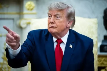 ТРАМП СО НОВА ЗАКАНА: Ќе уништуваме мост или електрана за секој напад на Иран во Ормускиот теснец