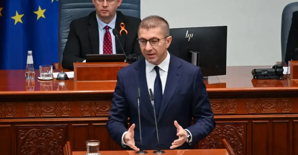 МУ НУДЕВТЕ СÈ И СЕШТО ЗА ДА ГЛАСА ЗА ПРОМЕНА НА ИМЕТО: Мицкоски со обвинувања до СДСМ за односот кон Стоиљковиќ