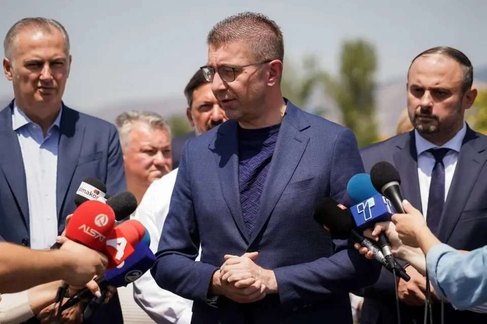 СКОПЈЕ ЌЕ ДОБИЕ ЕЛЕКТРИЧНИ АВТОБУСИ, КАМИОНИ, ЦИСТЕРНИ И МЕТЛАРКИ: Владата продолжува со силна поддршка за развој на Скопје, истакна Мицкоски