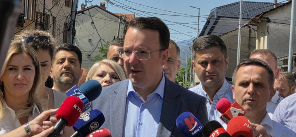 НИКОЛОСКИ ОД ТЕТОВО: Железничко поврзување на Скопје со Албанија преку коридорот 8, воведување на меѓуградски возови