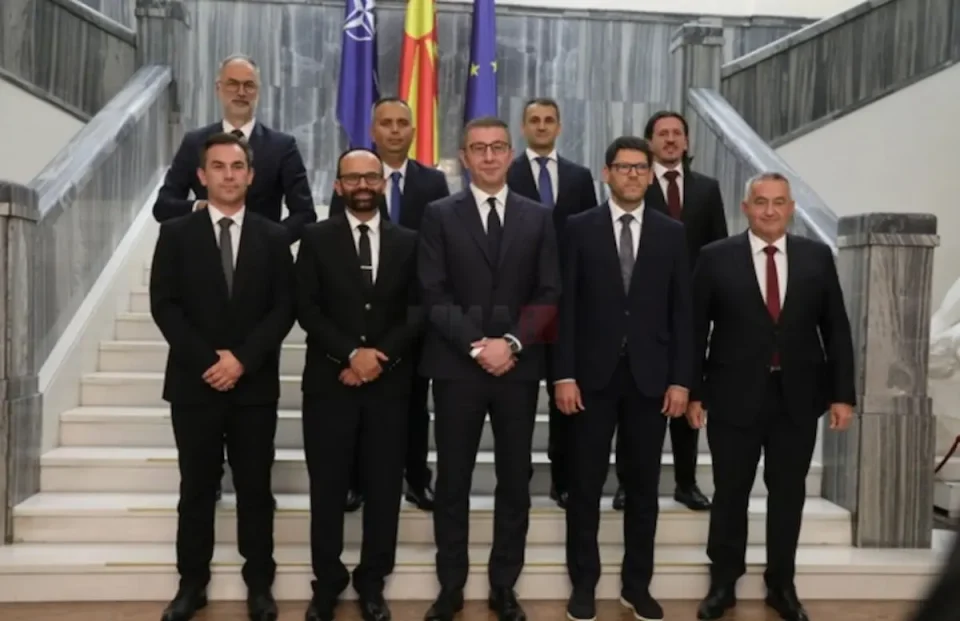 СОБРАНИЕТО ЈА ИЗГЛАСА РЕКОНСТРУКЦИЈАТА НА ВЛАДАТА: Ова се осумте нови министри во кабинетот на Мицкоски