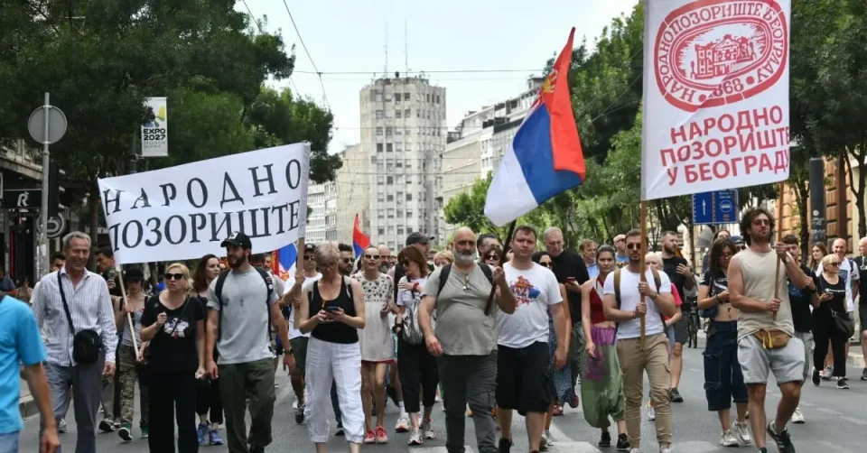 АНКЕТА ВО СРБИЈА: Студентската листа го надминува СНС на Вучиќ со речиси 10%