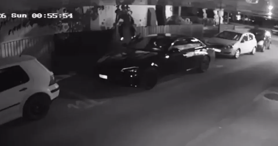 (ВИДЕО) ВАНДАЛИ ПИШУВАЛЕ „УЧК“ НА СРПСКИ КУЛТУРЕН ЦЕНТАР: Стоилковиќ бара најстроги санкции