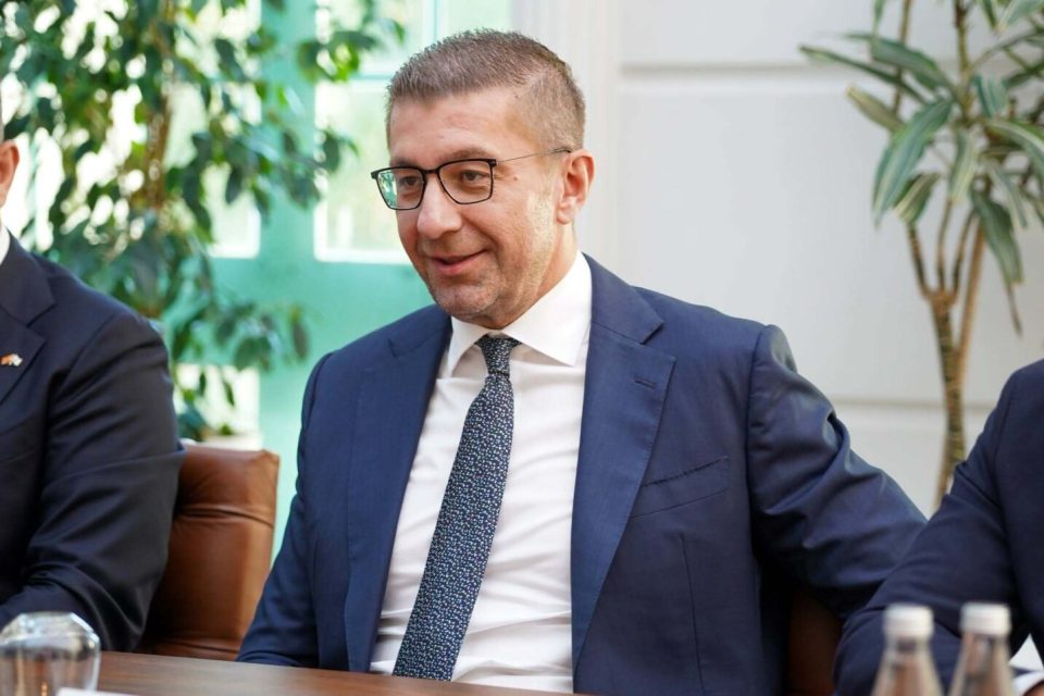 ЗАЈАКНУВАЊЕ НА СОРАБОТКАТА СО ИНТЕРПОЛ: Интензивна борба против прекуграничниот организиран криминал, Мицкоски на средба со Валдеси Укриза