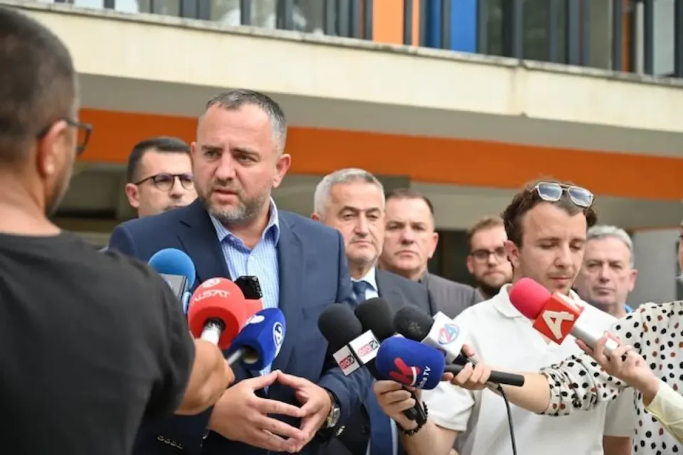 ОДГОВОРНОСТА Е НА ОПШТИНА ГОСТИВАР: Тошковски бара локалните власти да се вклучат во решавање на проблемот со водата