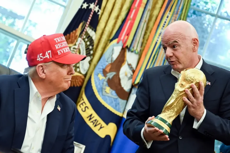 „МЕ СЛУШАШ ЏАНИ, ОБЈАВИ НЀ ЗА СЛЕДНИОТ ТУРНИР“: Трамп сака САД повторно да бидат домаќини на Мундијал