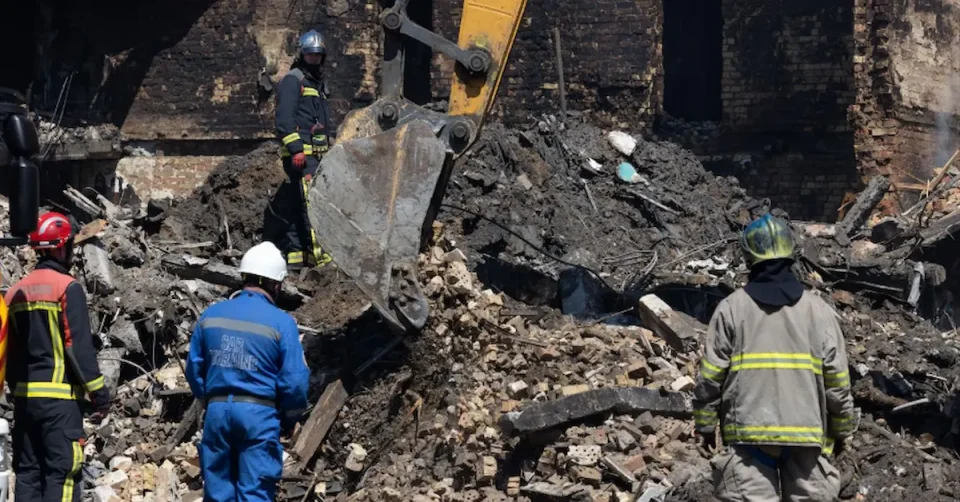 РУСКИ МАСОВЕН НАПАД ВРЗ КИЕВ: Најмалку 25 загинати во ноќна офанзива со ракети и дронови