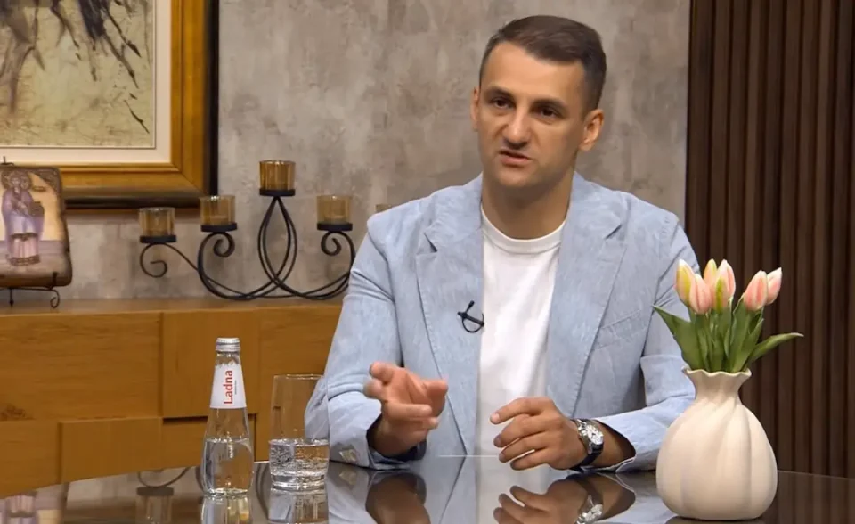 (ВИДЕО) ВЕЛКОВСКИ УВЕРУВА: Парите во Вториот пензиски столб се гарантирани со закон и Устав, граѓаните да бидат спокојни