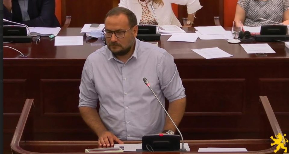 Здравковски до Филипче: Постојано ширите паника за кризи и нестабилност, но и покрај вашите долгови го развиваме стопанството