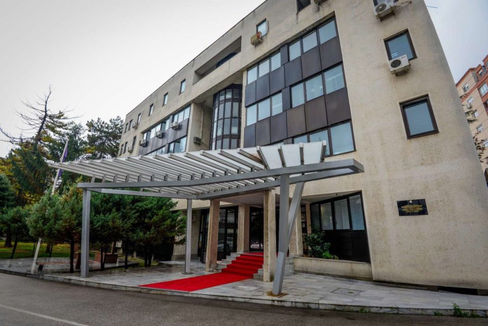 МВР: 13 лица повикани на разговор по ширењето лажни информации за загадена вода во Скопје