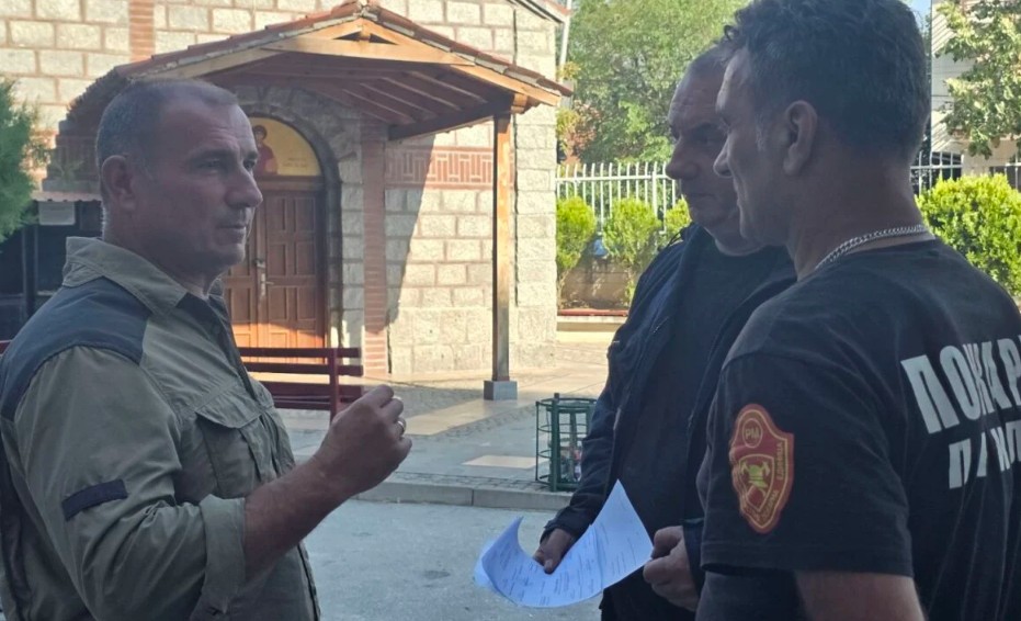 ПРИЛЕПЧАНЕЦ НАПАДНАЛ ПОЖАРНИКАРИ: Ги туркал додека гаснеле пожар во неговата штала