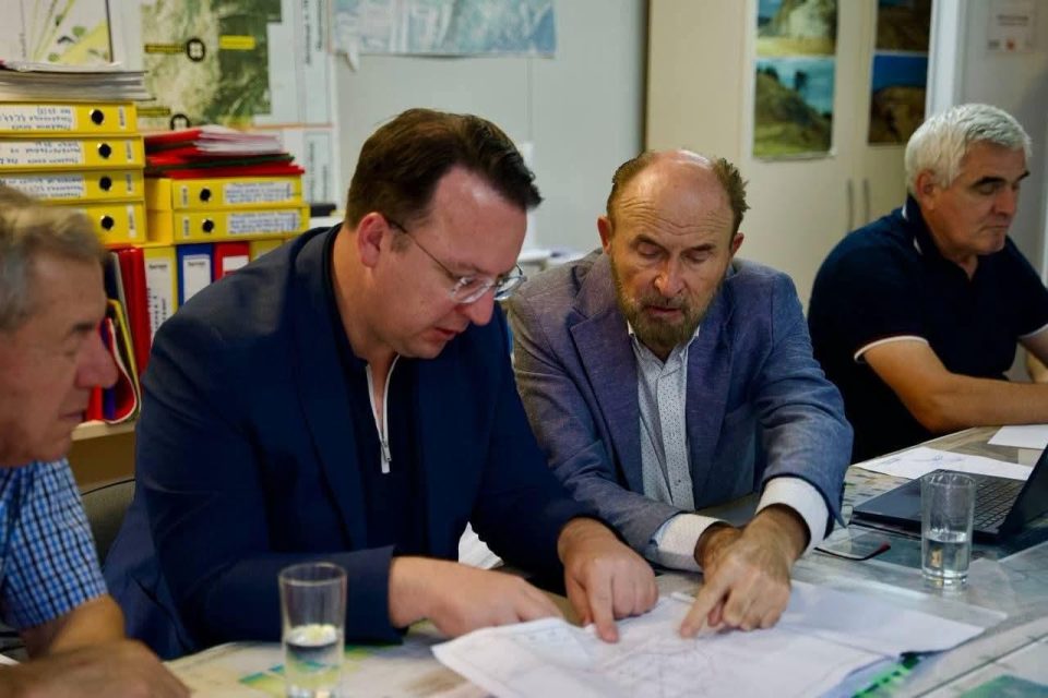 Николоски: Работен состанок за изградба на автопатот Охрид-Кичево во кампот во Извор
