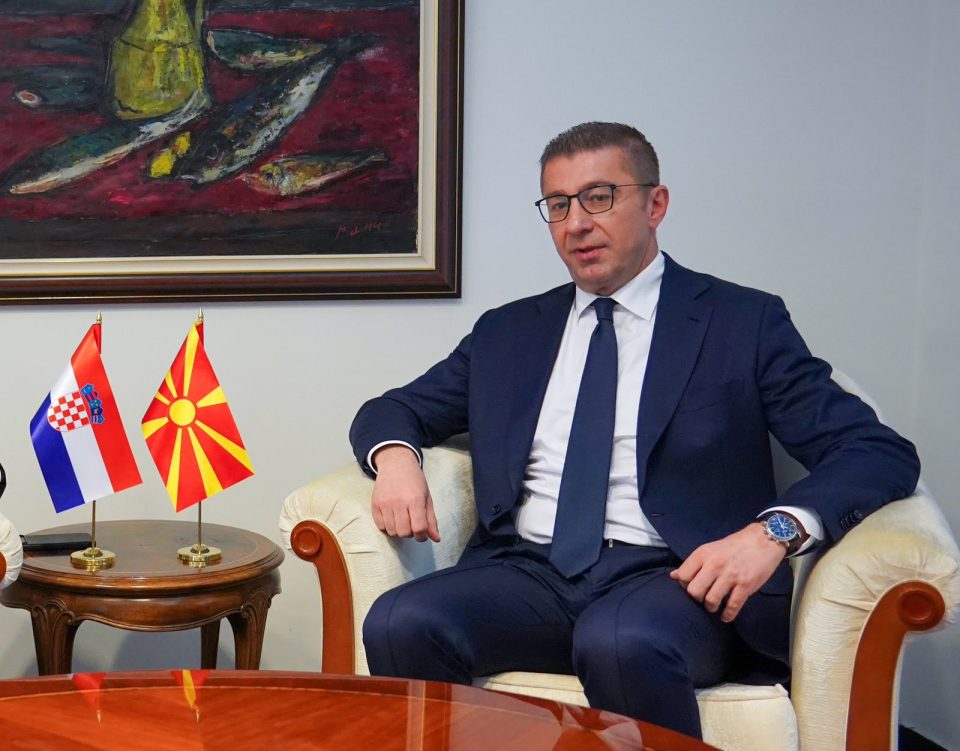 СТРУМИЧКАТА ПЕТОРКА: Нивните имиња да останат дел од нашето колективно паметење, вели Мицкоски