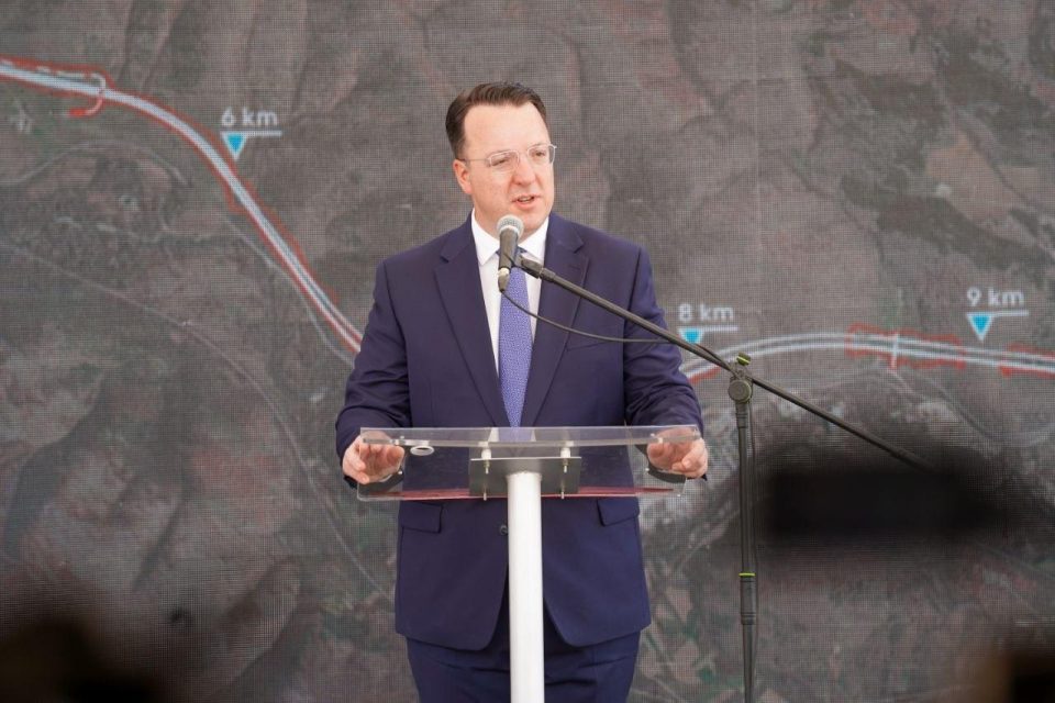 (ФОТО) Николоски: Градиме нов автопат, за подобро поврзување со Косово и Црна Гора, ја градиме Македонија