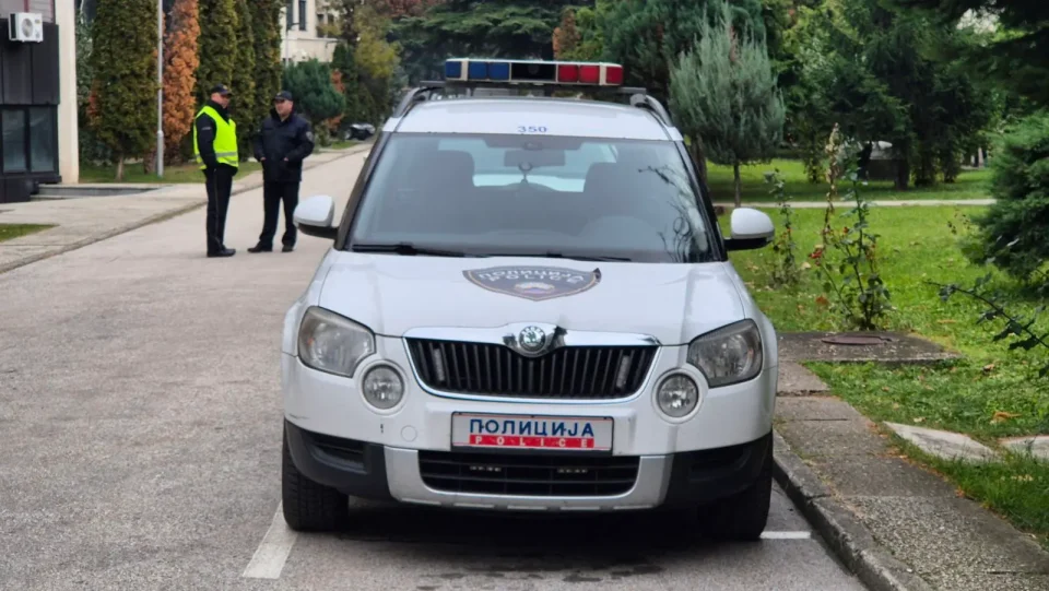 Драма во Велес: Момче насила ја качило поранешната девојка во автомобил, полицијата го уапси