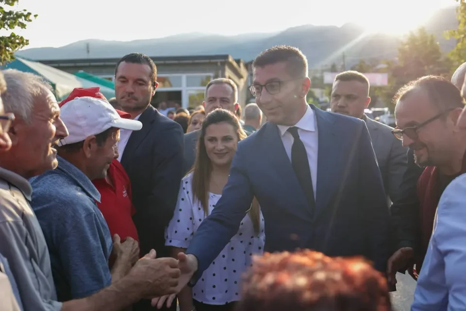 Мицкоски: Границите можат да ги поделат териториите, но не можат да го избришат чувството на припадност