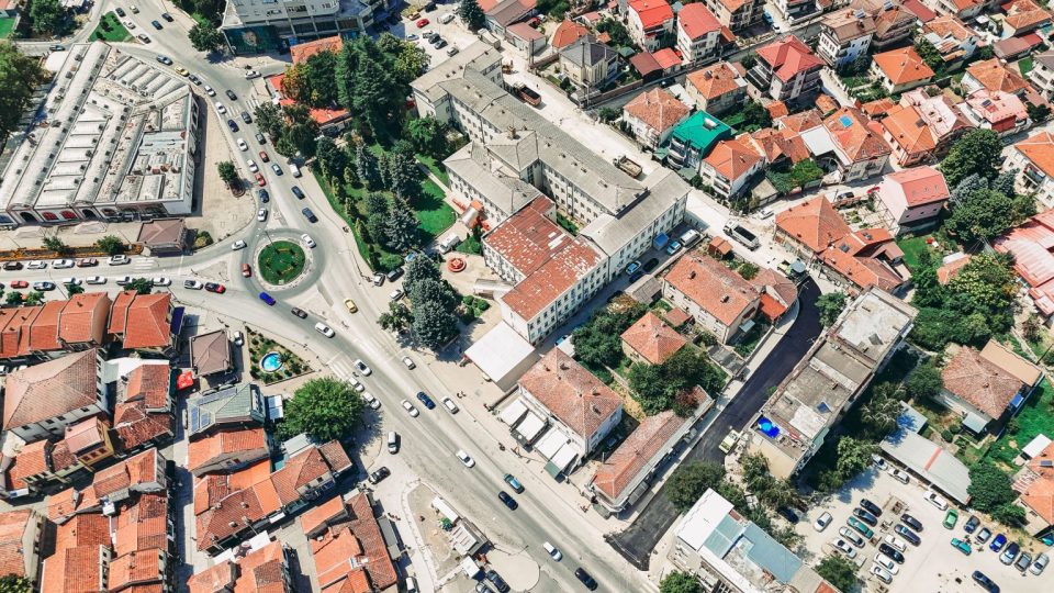 Се асфалтираат уште две улици кај Здравствениот дом во Битола