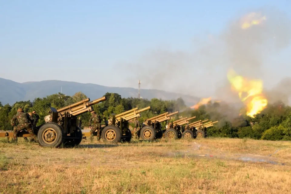 (ВИДЕО) СЕ СЛАВИ ДЕНОТ НА АРМИЈАТА: Нека одекне гордоста!