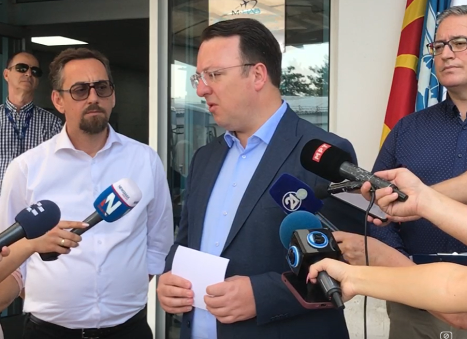 (ВО ЖИВО) Изјава на Николоски од М-НАВ при увид на нов АТМ систем и радарски систем на контролна кула Скопје
