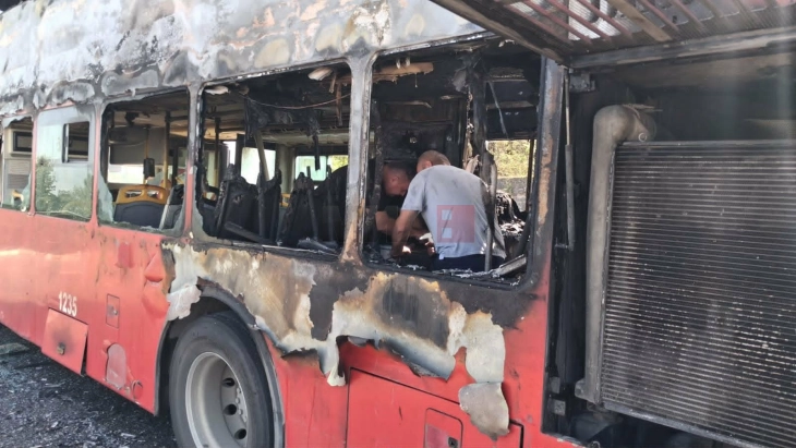Ќе се утврди причината за пожарот на автобусот, благодарност до возачот за брзата реакцијa, велат од ЈСП