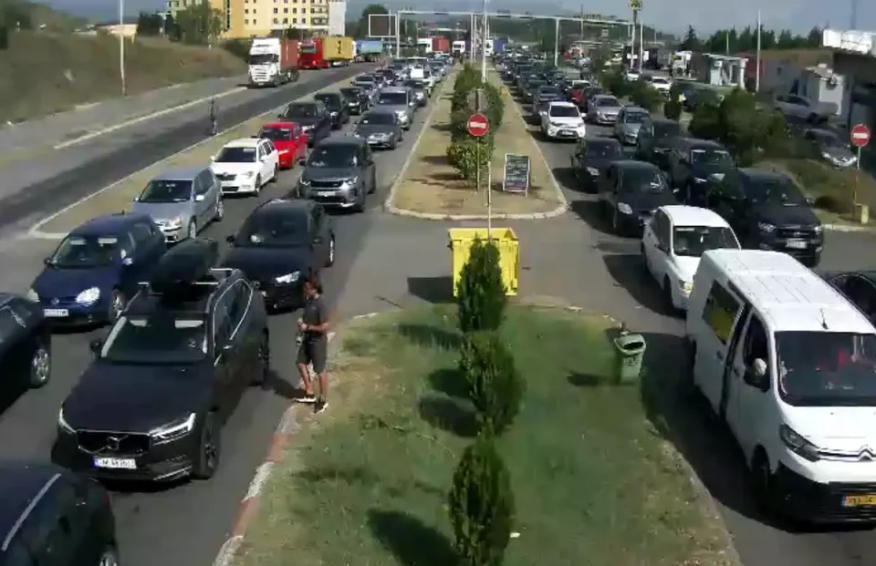 ЗГОЛЕМЕНА ФРЕКВЕНЦИЈА НА ВОЗИЛА: Долги задржувања на Табановце за влез во Македонија