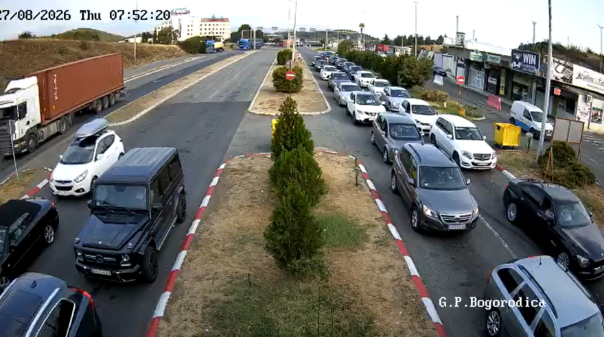ВО ПРЕСРЕТ НА ПРОДОЛЖЕНИОТ ВИКЕНД: Гужвите на „Богородица“ почнаа уште рано утрово