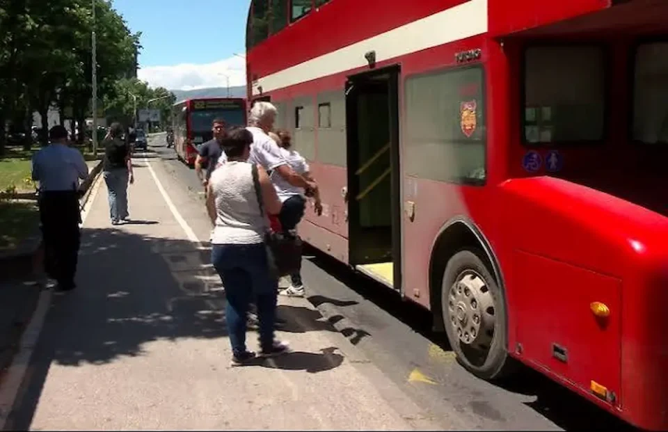 ГРАЃАНИТЕ СÈ ПОМАЛКУ СЕ ВОЗАТ СО АВТОБУС: Бројот на патници намален за 7,9%