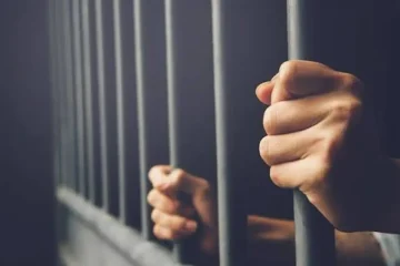 СРБИН ИЗБЕГАЛ ОД ЗАТВОР ВО ДУИЗБУРГ: Ги отстранил решетките од ќелијата и се искачил на покривот